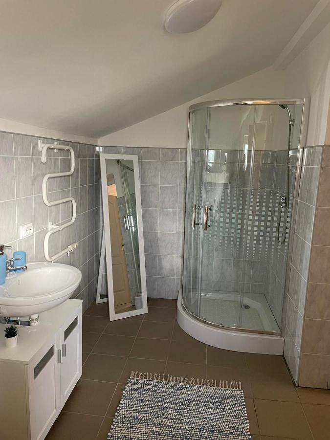 Het Hongaarse Wijnhuis Mohacs Bagian luar foto